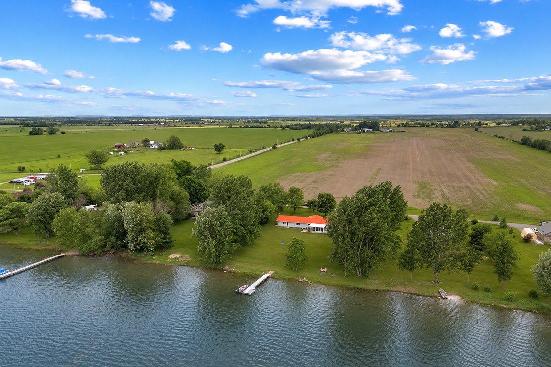 Bungalow in Cobden, Ontario, Canada 1 - 18058838