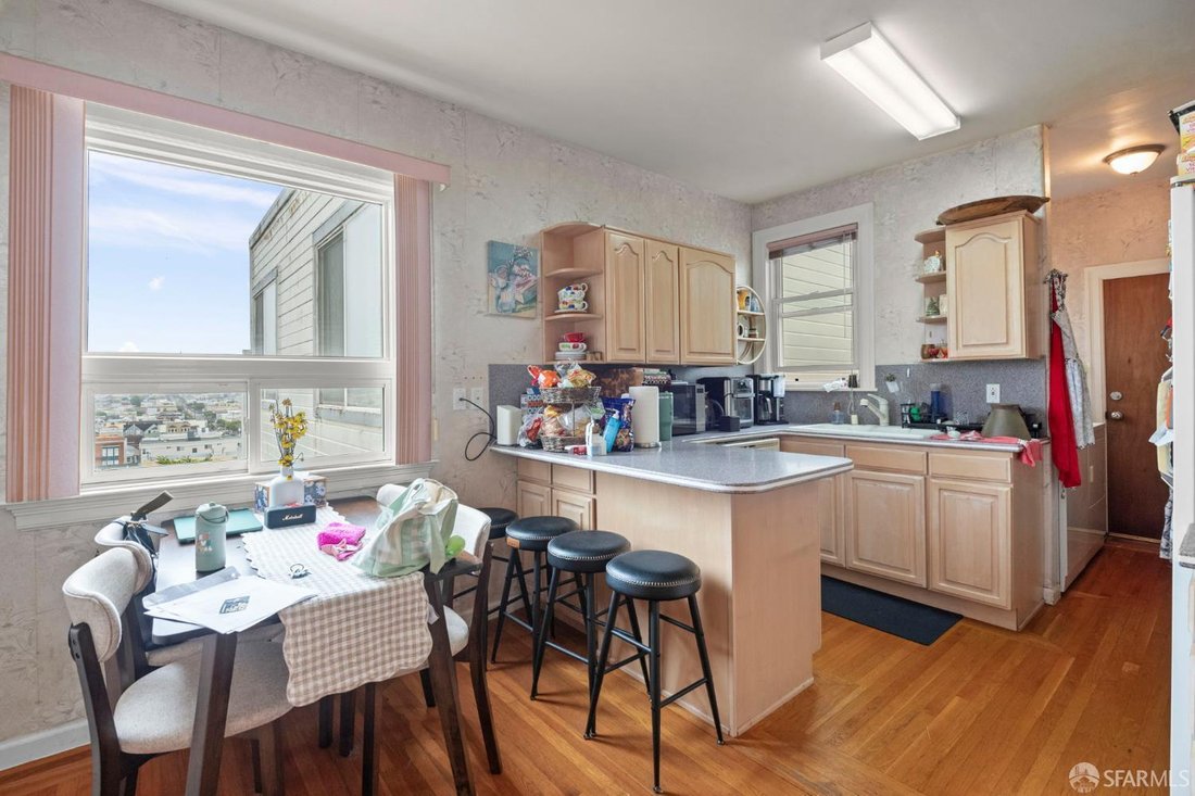 San Francisco, California, United States 5 - 18521088