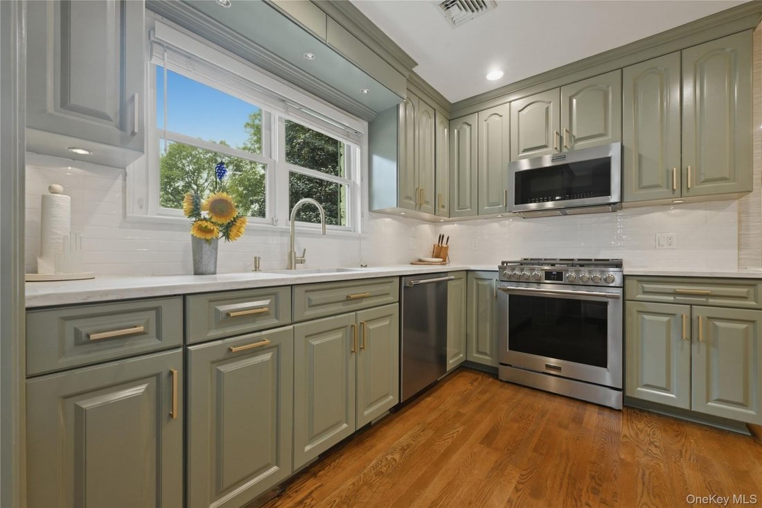 House in Garden City, New York, United States 5 - 18514388