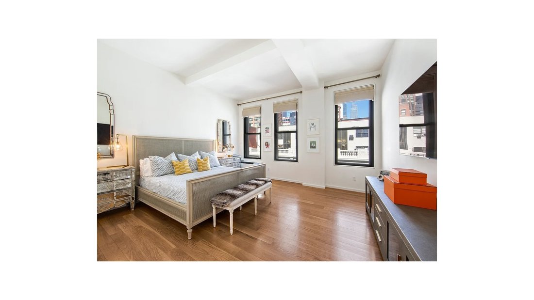 New York, New York, United States 5 - 18519235
