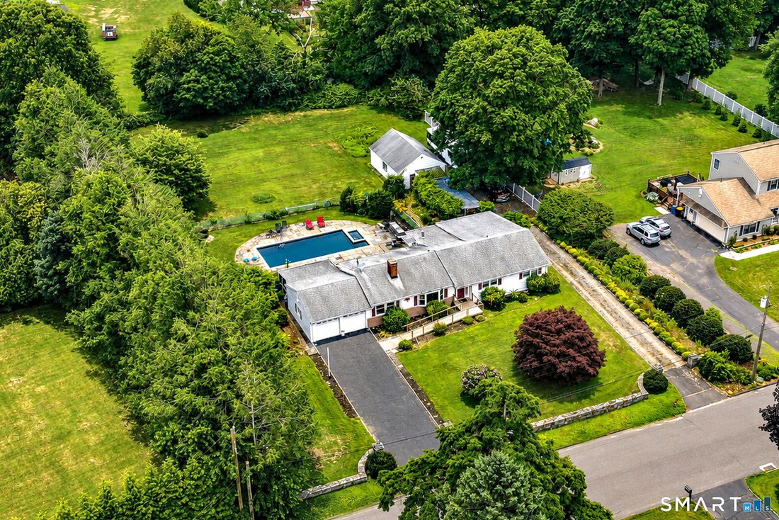 Trumbull, Connecticut, United States 1 - 18510392