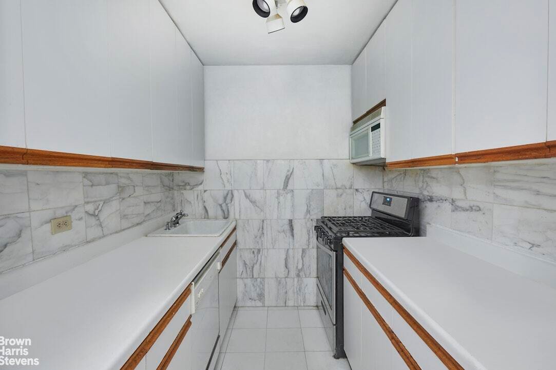 House in New York, New York, United States 5 - 16898729