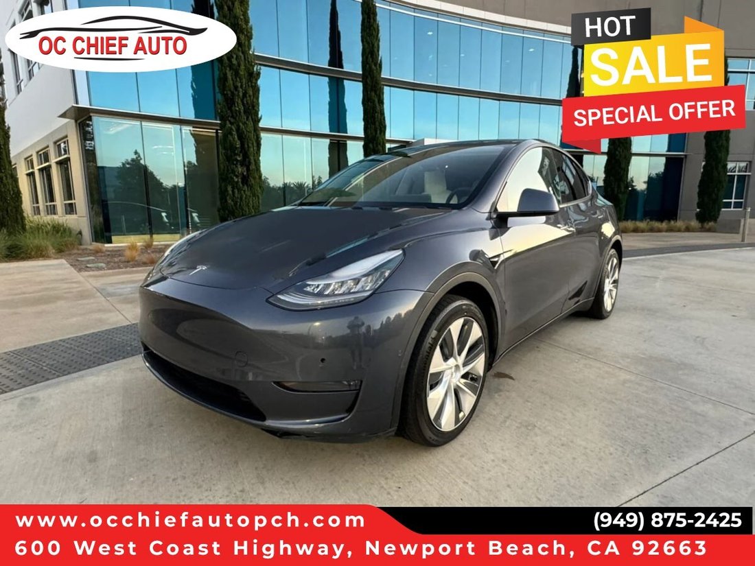 Suv in Newport Beach, CA, United States 1 - 18412271