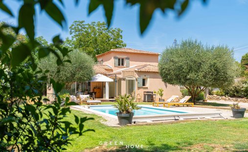 House in Ouest, Fuveau, France 1