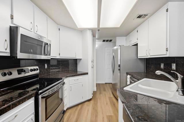Condo in San Diego, California, United States 3 - 18513375