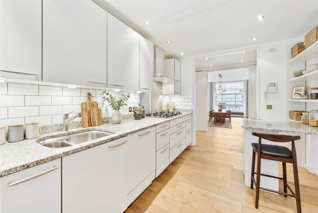Apartment in Belgravia, Westminster, England 2 - 18510947