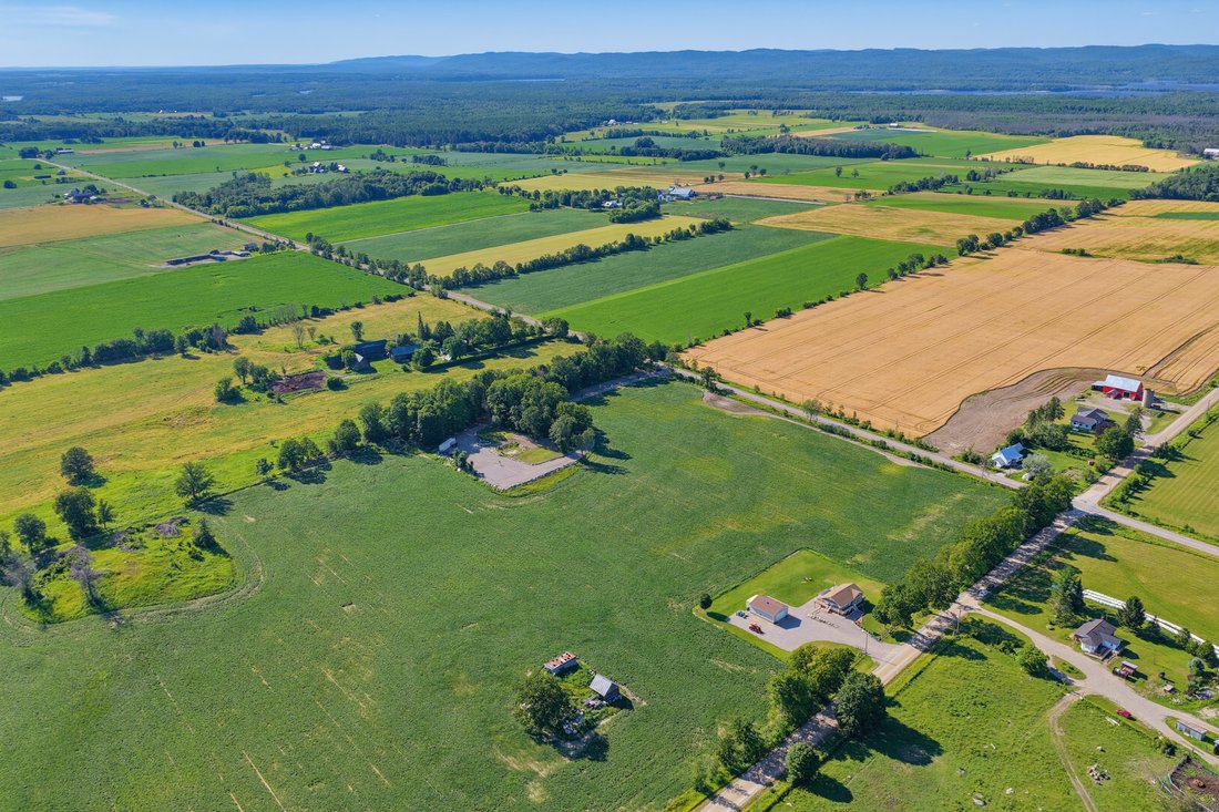 Farm Ranch in Whitewater Region, Ontario, Canada 2 - 18517227