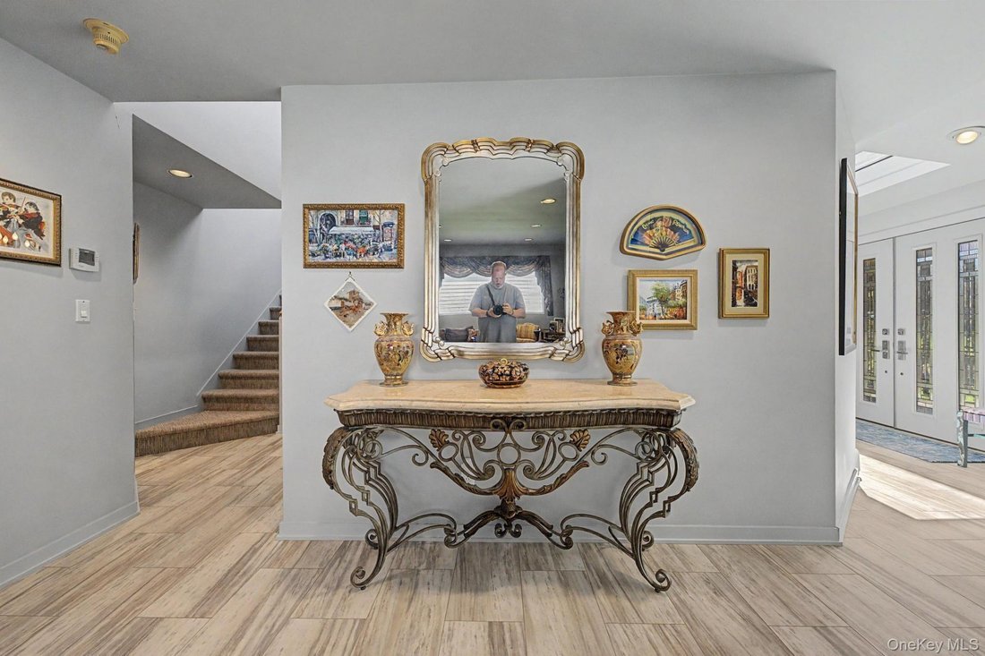 House in Commack, New York, United States 5 - 18514384