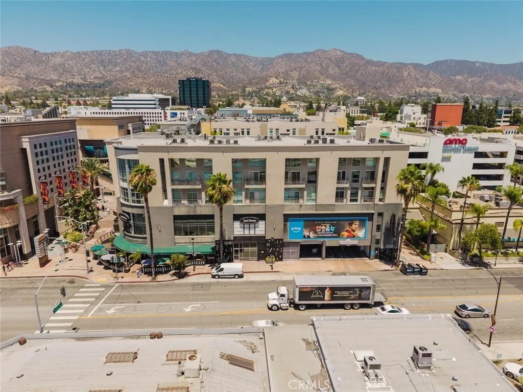 Townhouse in Burbank, California, United States 3 - 18513071