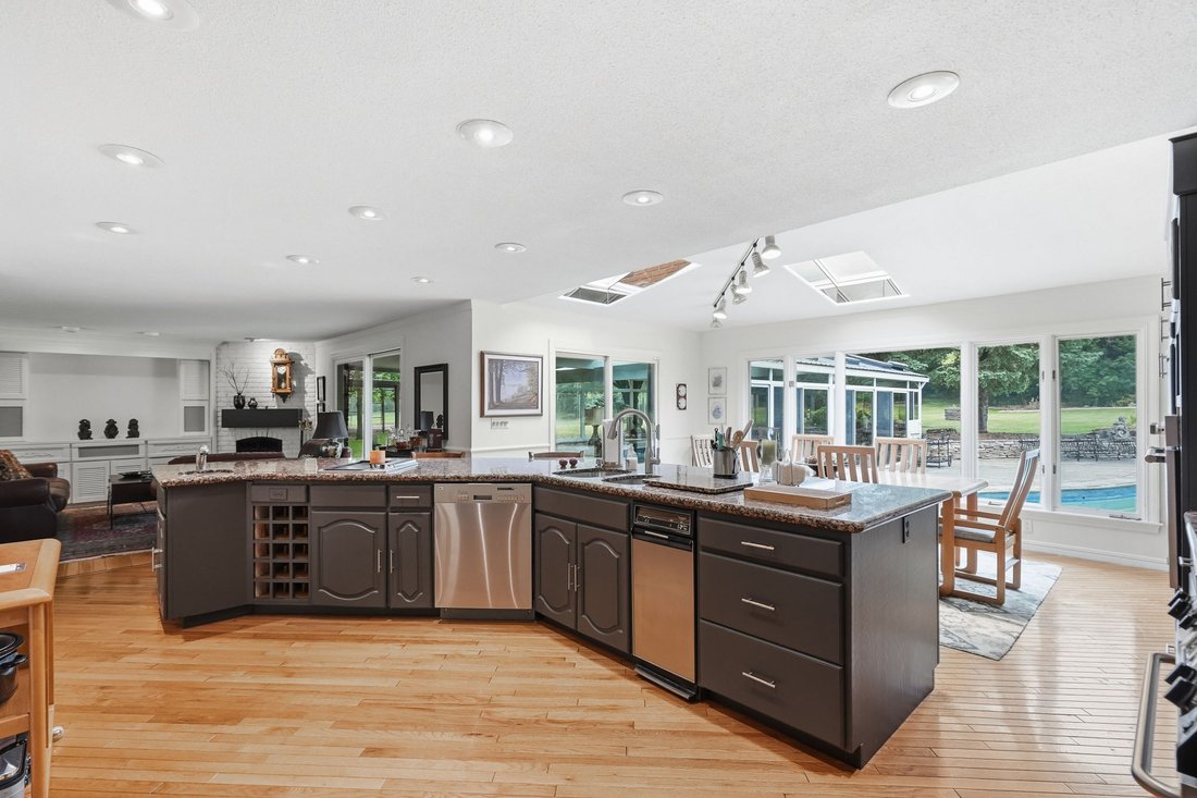 Estate in Brant, Ontario, Canada 5 - 18508744