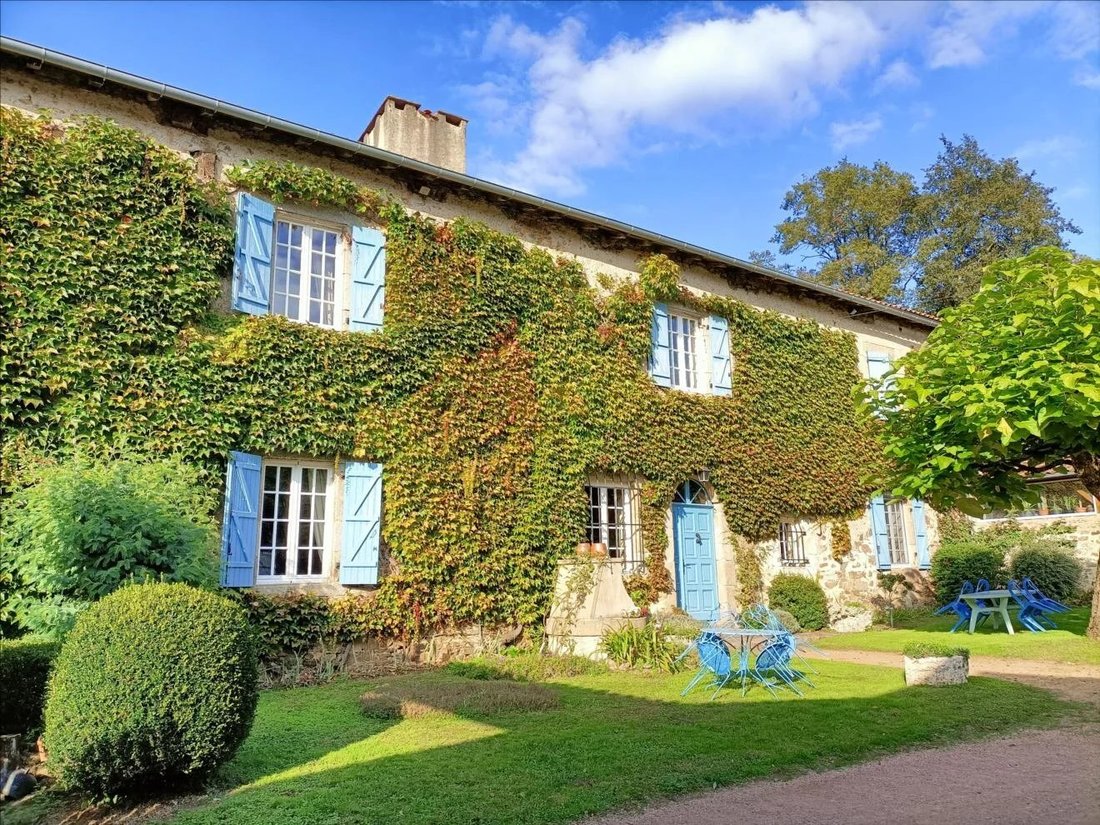 Estate in Busserolles, Nouvelle-Aquitaine, France 2 - 18516070