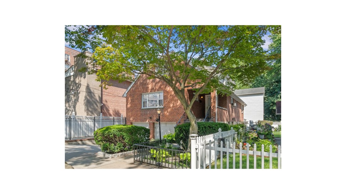 House in New York, New York, United States 2 - 18513472