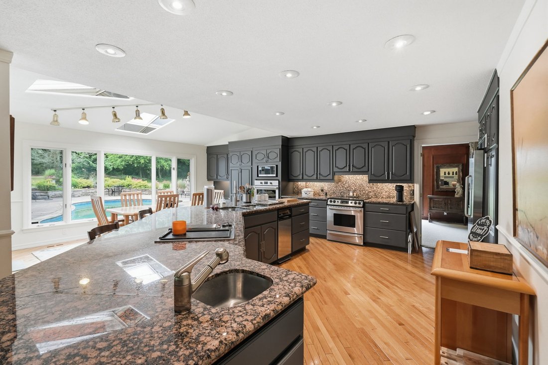 Estate in Brant, Ontario, Canada 4 - 18508744