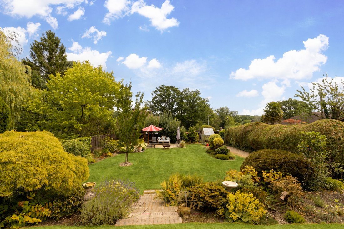 House in Hackenden, East Grinstead, England 2 - 18509783