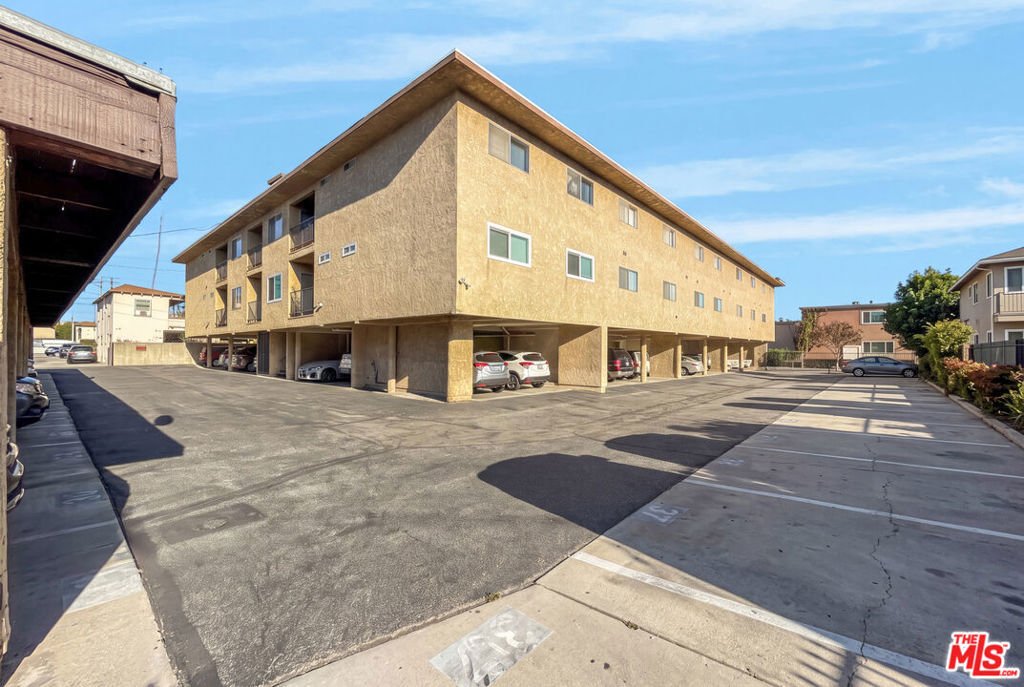 Alhambra, California, United States 2 - 18511085