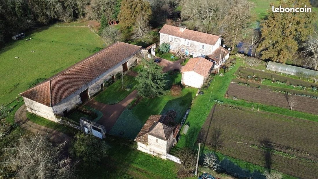 Estate in Busserolles, Nouvelle-Aquitaine, France 1 - 18516070