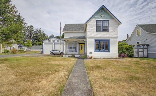 House in Ilwaco, Washington, United States 1