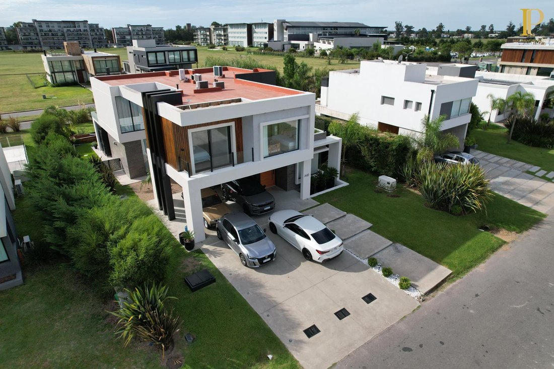 House in Berazategui, Argentina 2 - 18509757