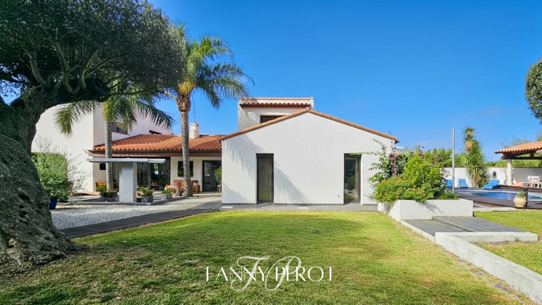 Villa in Saint-Cyprien, Occitania, France 5 - 18517954
