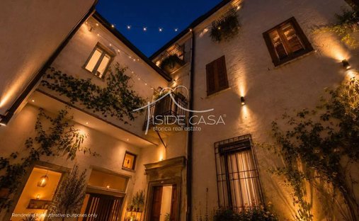 House in Historic Center, Mantua, Lombardy 1