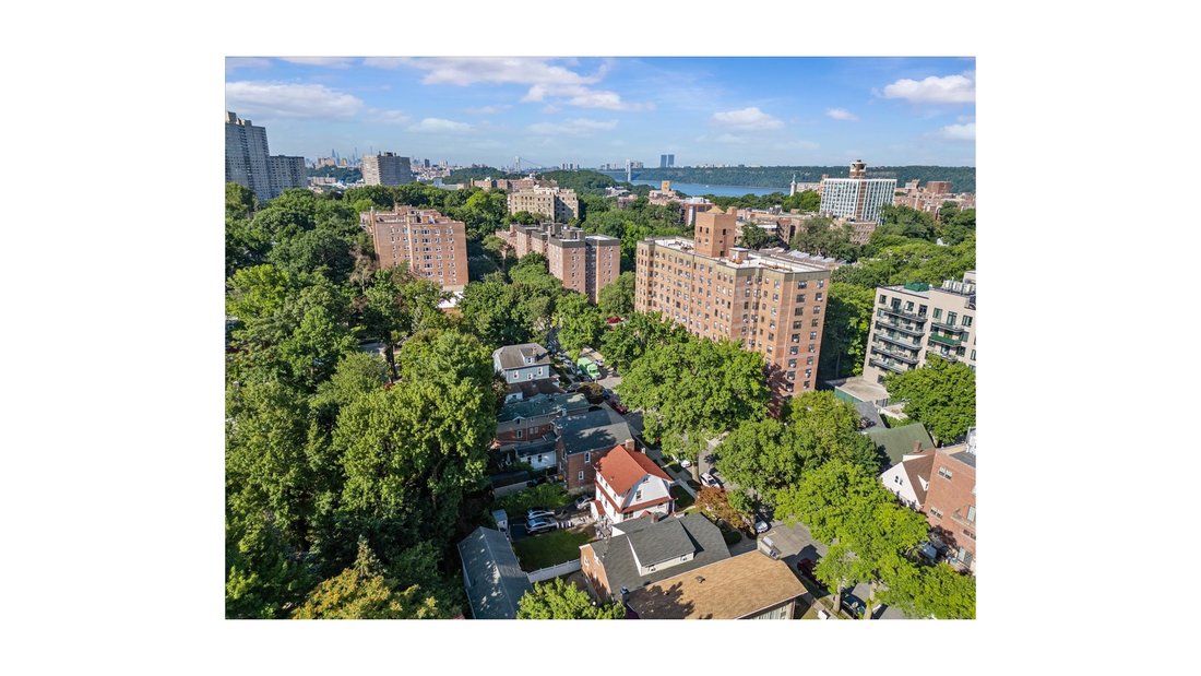 House in New York, New York, United States 5 - 18513472