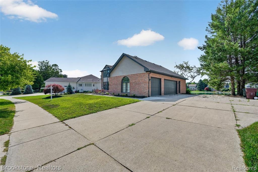 House in Utica, Michigan, United States 5 - 18515018