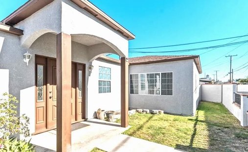 House in Signal Hill, California, United States 1