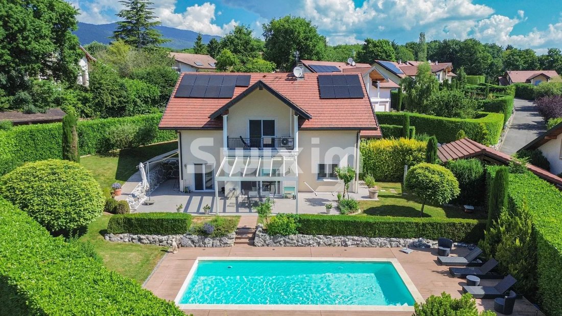 House in Divonne-les-Bains, Auvergne-Rhône-Alpes, France 1 - 18510026
