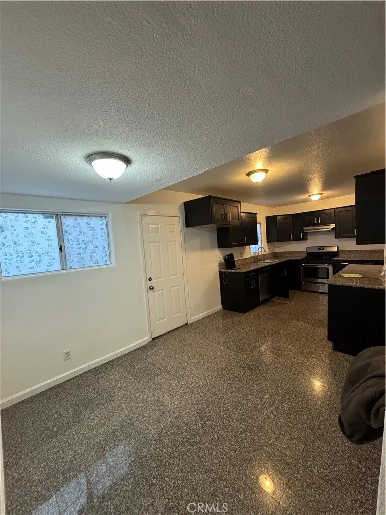 House in Signal Hill, California, United States 3 - 18513135