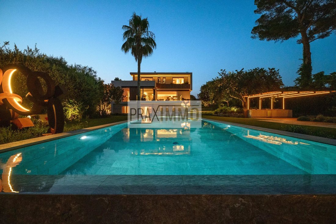 House in Mougins, Provence-Alpes-Côte d'Azur, France 2 - 17986001