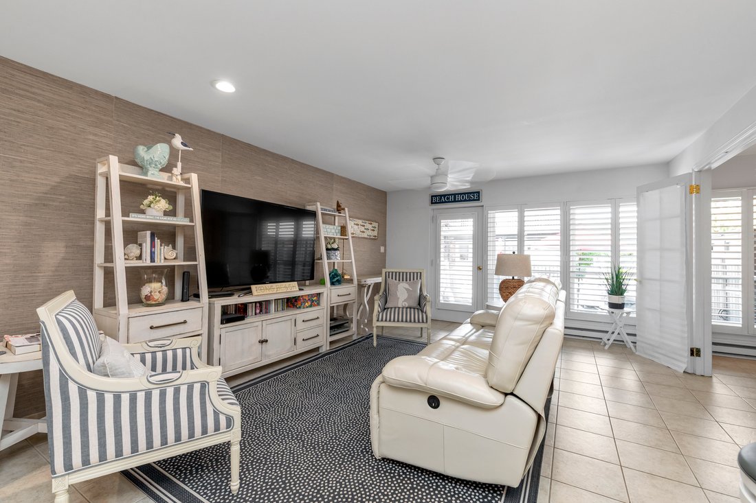 Condo in Long Beach, New York, United States 5 - 18513445