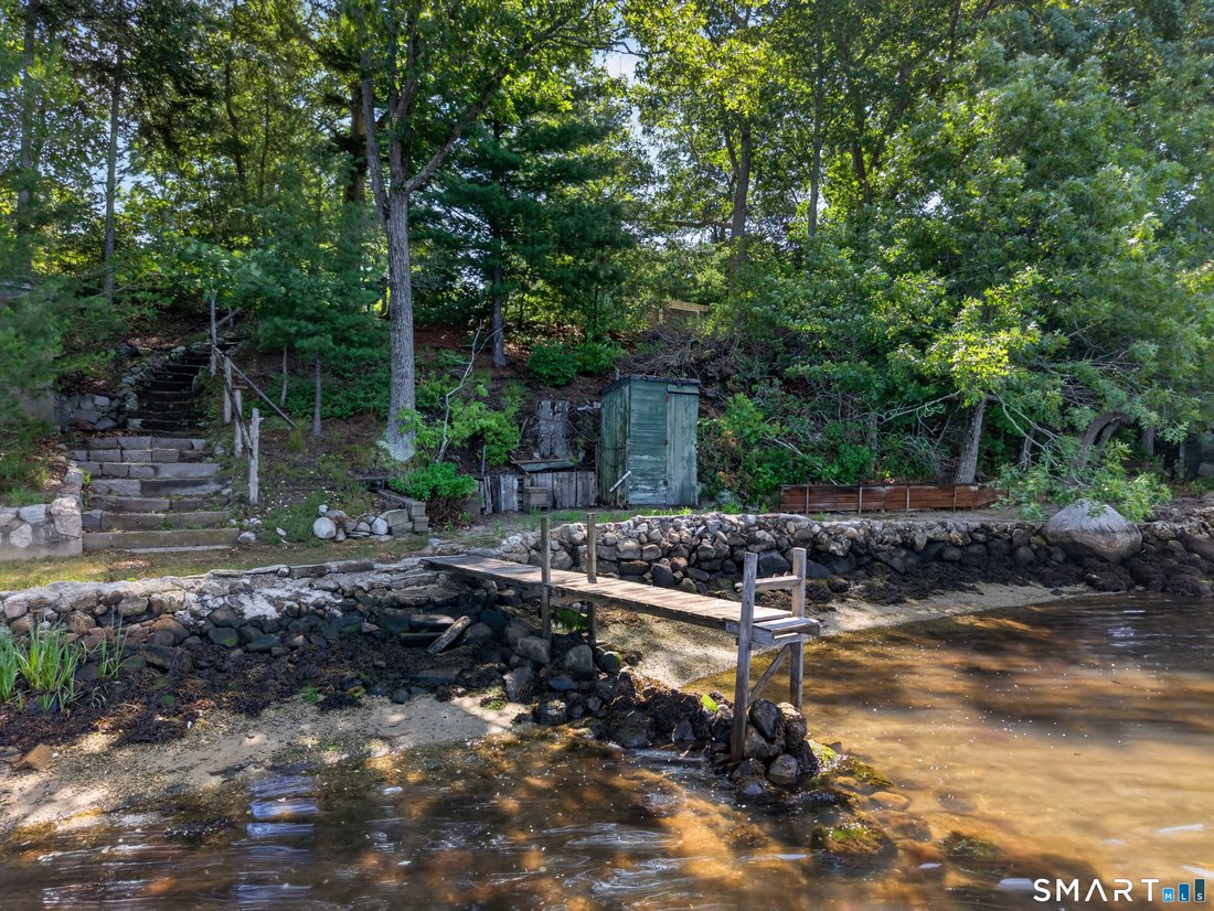 Waterford, Connecticut, United States 2 - 18511183