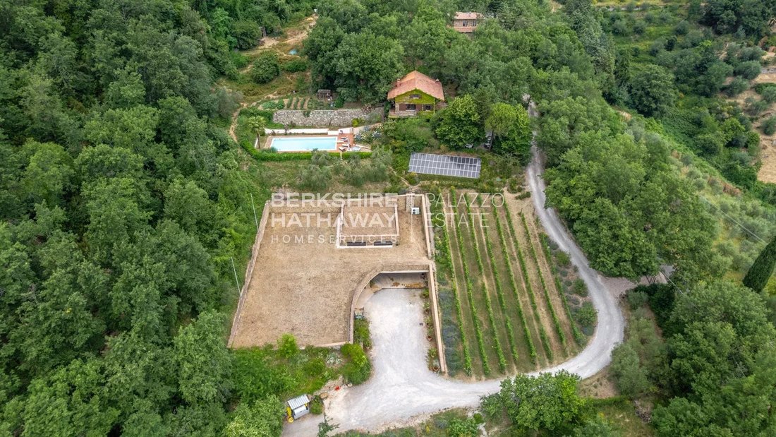Estate in Montalcino, Tuscany, Italy 2 - 18510131