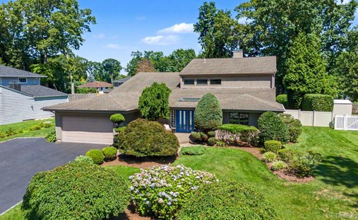 House in Commack, New York, United States 1