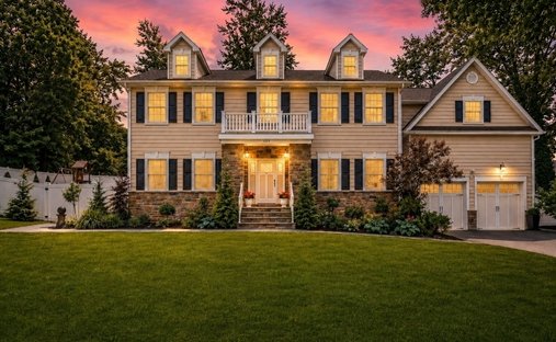 House in Mountainside, New Jersey, United States 1