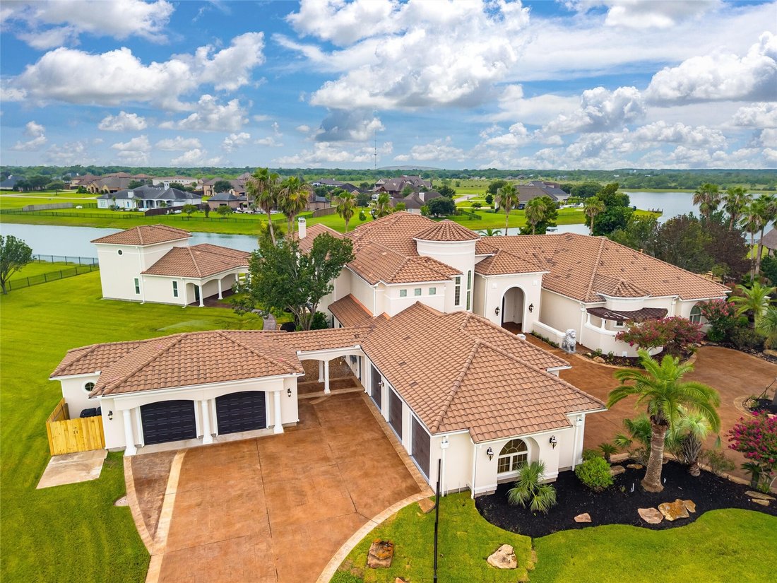 House in Dickinson, Texas, United States 2 - 18512861