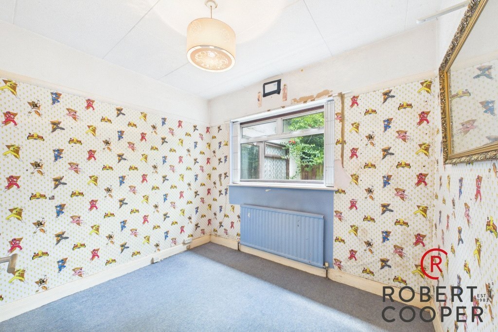 Bungalow in South Ruislip, Hillingdon, England 5 - 18510765