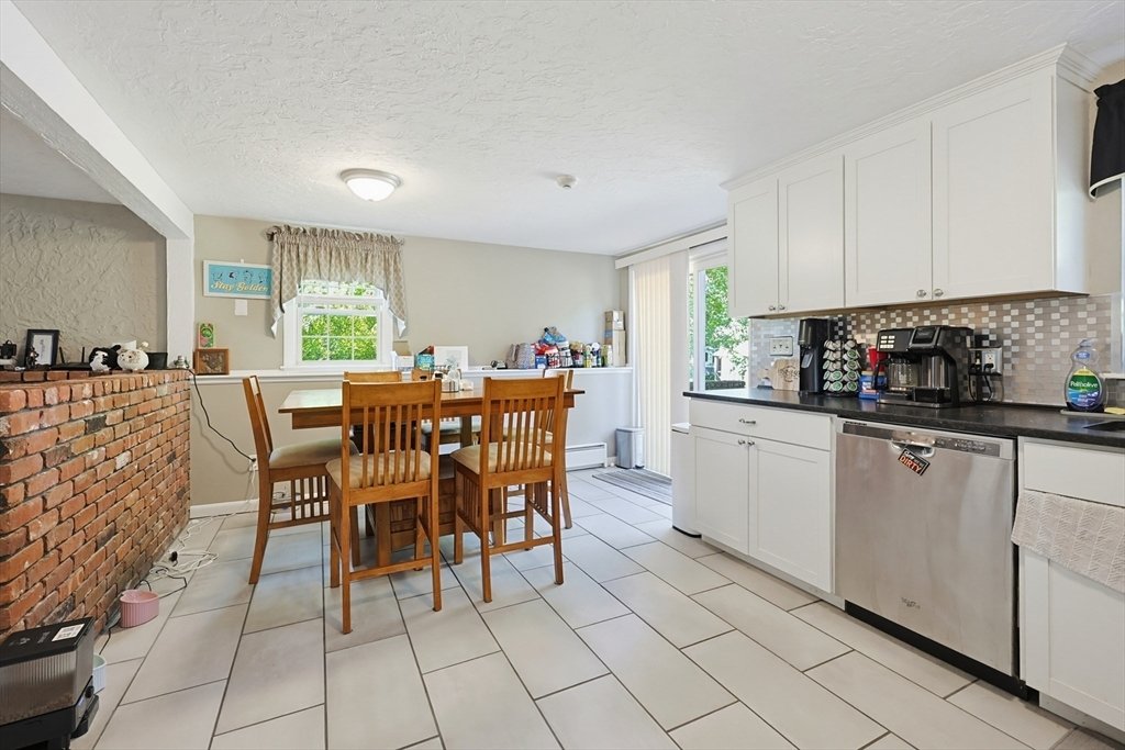 Plainville, Massachusetts, United States 4 - 18510426
