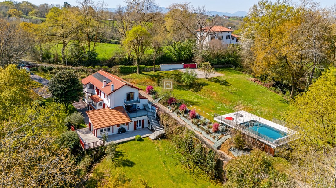 Villa in Arcangues, Nouvelle-Aquitaine, France 1 - 18468540