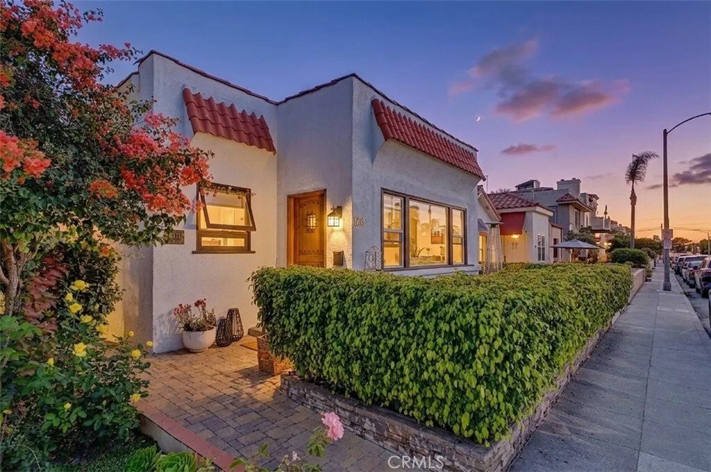 House in Signal Hill, California, United States 1 - 18513067