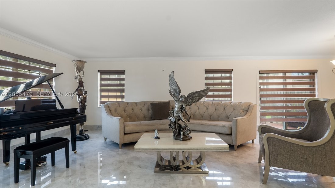 House in Hialeah, Florida, United States 4 - 18459394