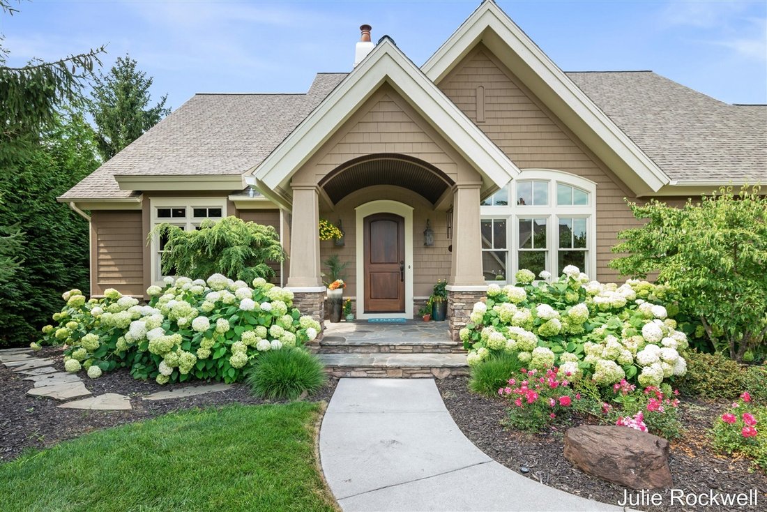 Condo in Forest Hills, Michigan, United States 3 - 18515024