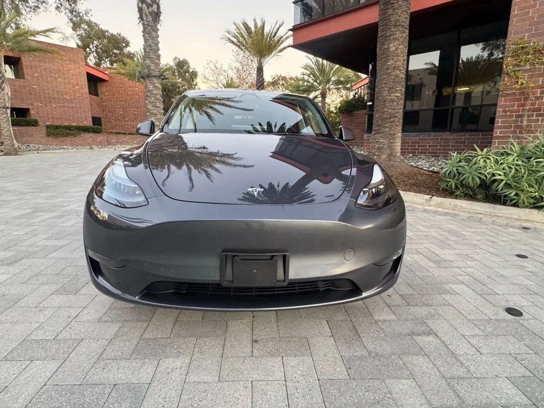 Suv in Riverside, CA, United States 2 - 18515822