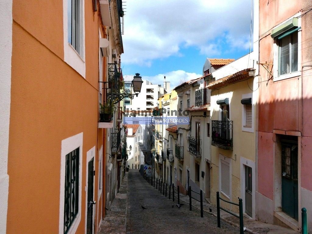 Santa Clara, Lisbon, Portugal 3 - 18515344