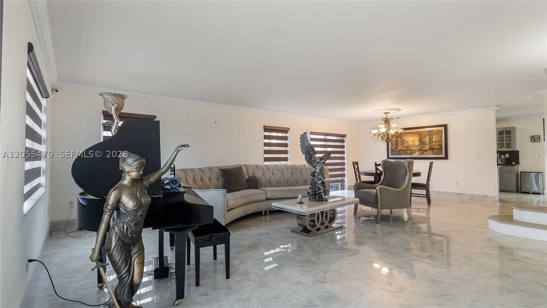 House in Hialeah, Florida, United States 3 - 18459394