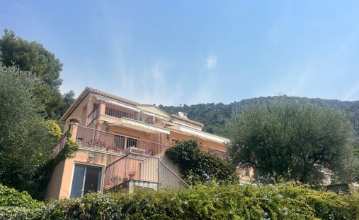 Villa in Menton, Provence-Alpes-Côte d'Azur, France 1