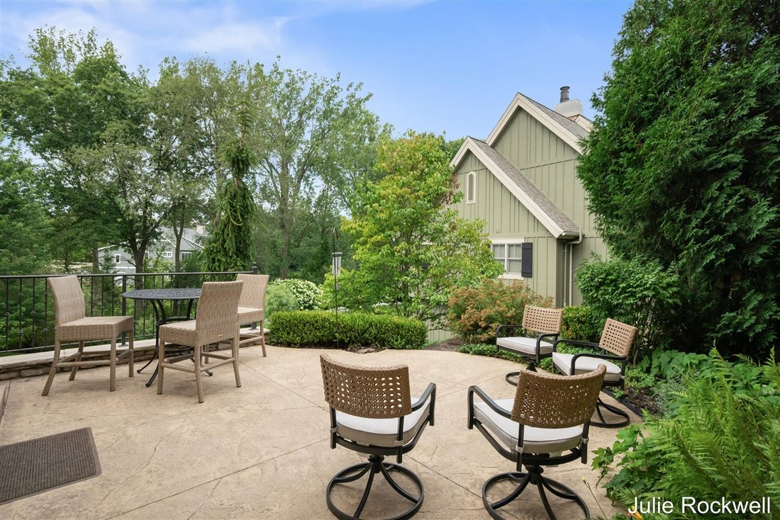 Condo in Forest Hills, Michigan, United States 5 - 18515024