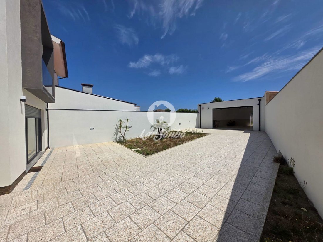 Townhouse in Aver-o-Mar, Amorim e Terroso, Porto District, Portugal 1 - 18398636