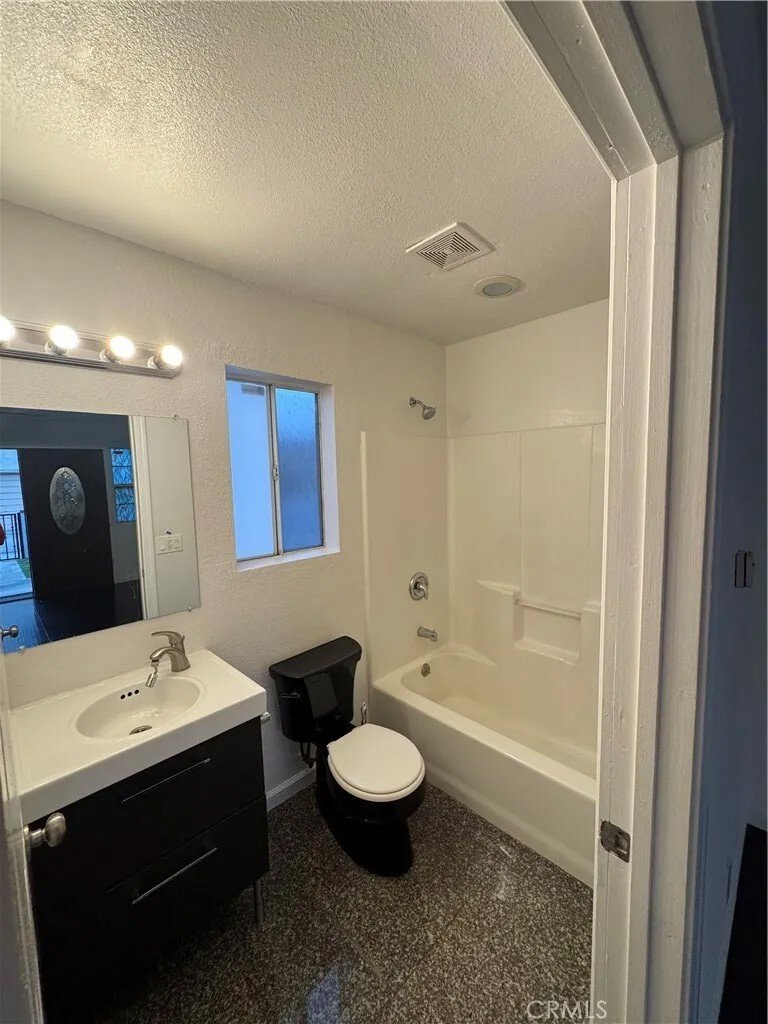 House in Signal Hill, California, United States 5 - 18513135