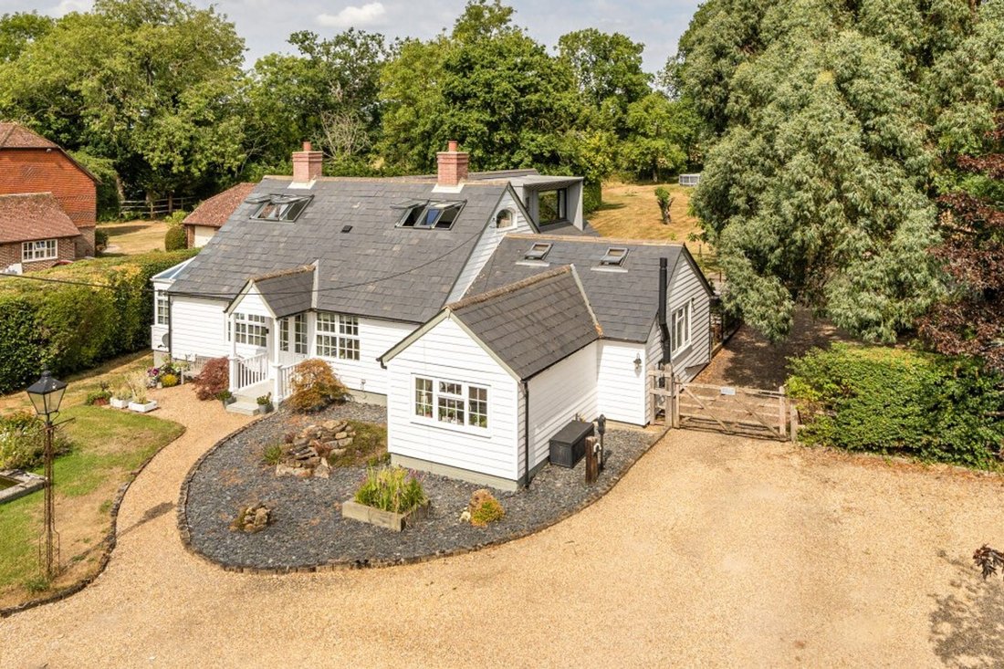 House in Okehurst, Billingshurst, England 1 - 18510974